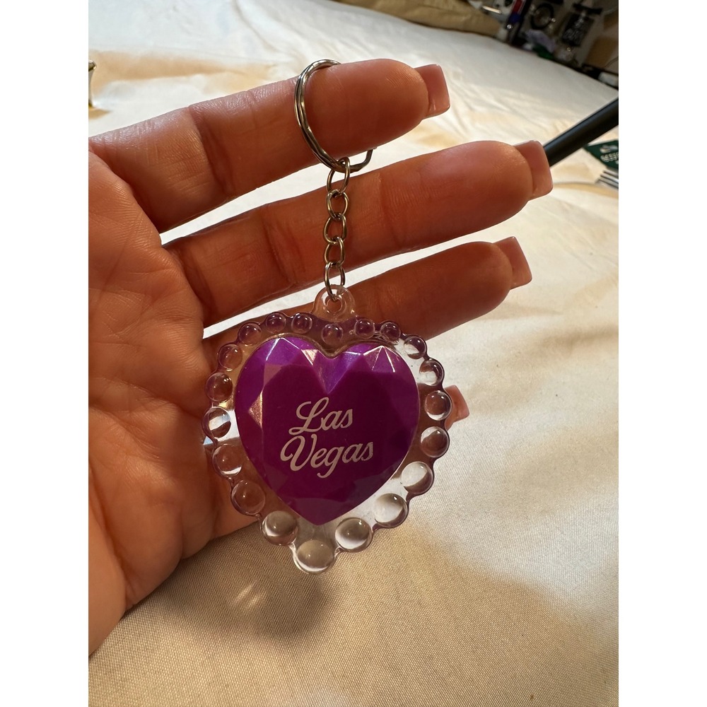 Las Vegas Purple Heart LED Light Up Keychain Souvenir Travel Gift